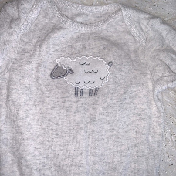 Simple Joys by Carter’s baby clothes Set . - Picture 2 of 6